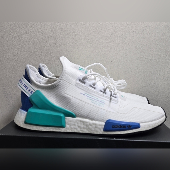 adidas nmd r1 v2 white cyan size 11 (Rare)